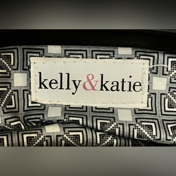 Kelly & Katie Red Tasseled Handbag Gold-Tone Hardware - Picture 6 of 11